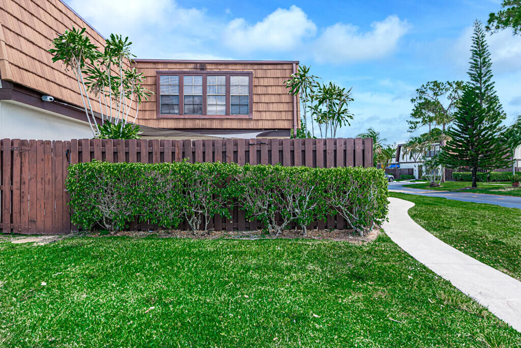 Property Photo:  103 Weybridge Circle B  FL 33411 