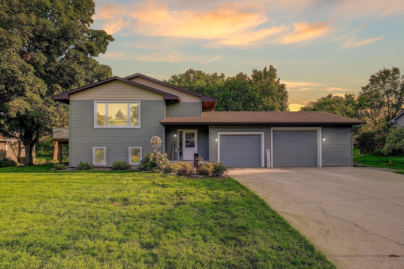Property Photo:  1103 Innsbrook Lane  MN 55313 