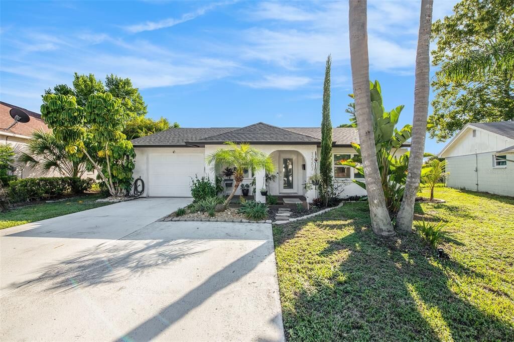 Property Photo:  12207 Partridge Hill Row  FL 34667 