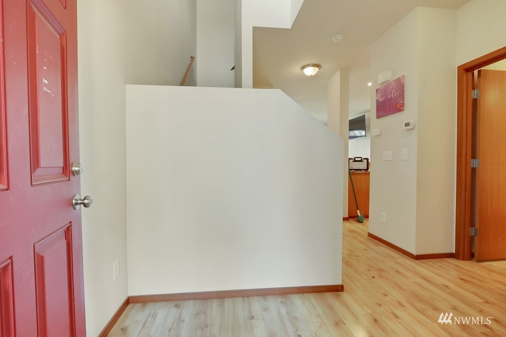 Property Photo:  1325 51st Place NE 1904  WA 98002 