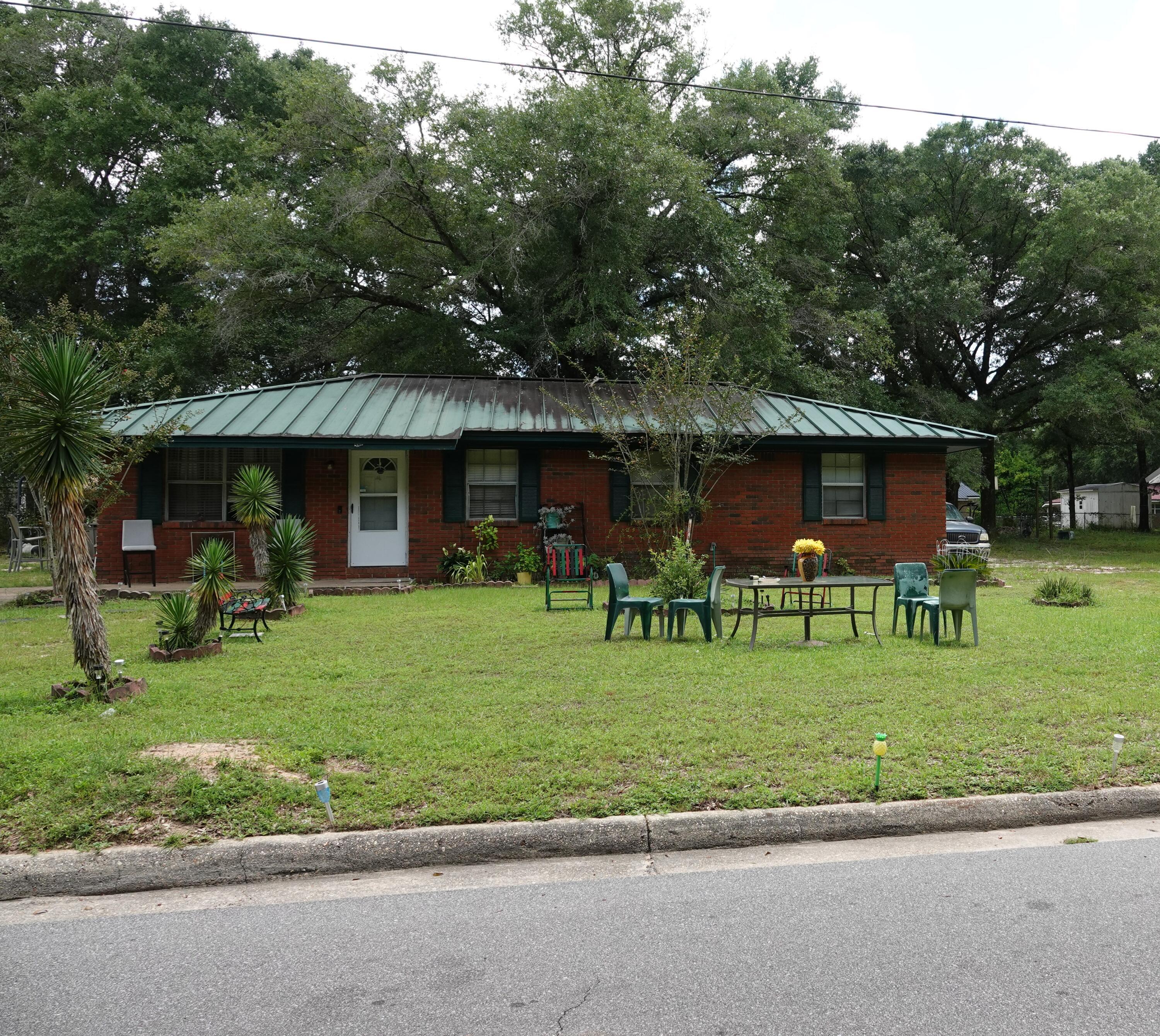 Property Photo: 203 Grimes Avenue FL 32536