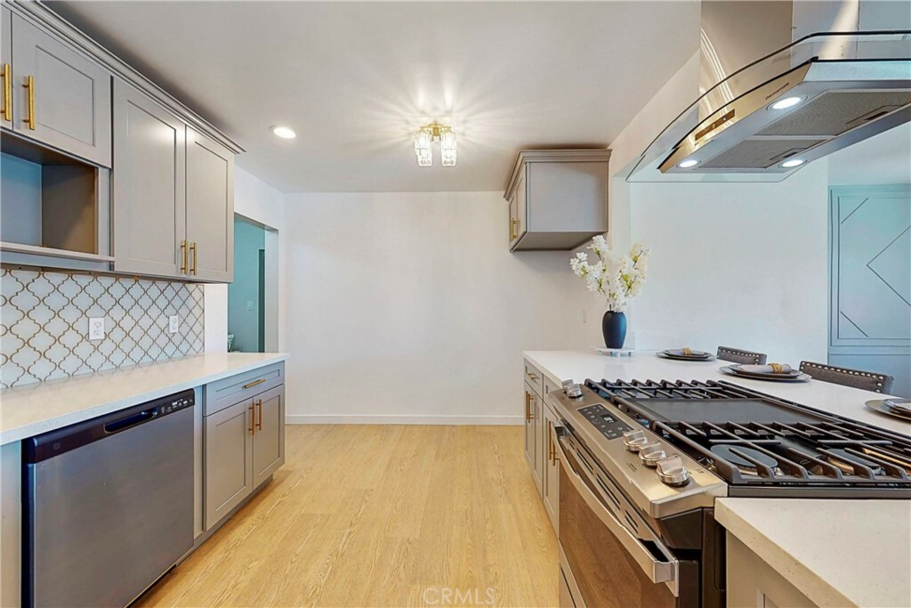 Property Photo:  2119 W Broadway  CA 92804 