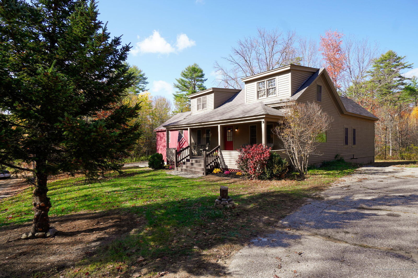 Property Photo:  1 Town Pound Road  ME 04068 
