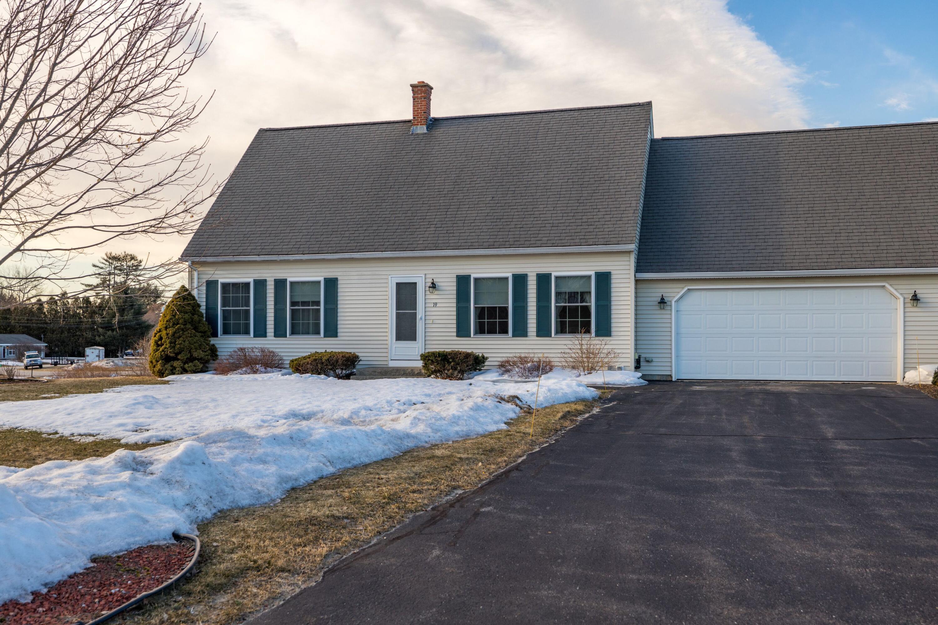 Property Photo:  19 Aquamarine Court 24  ME 04210 