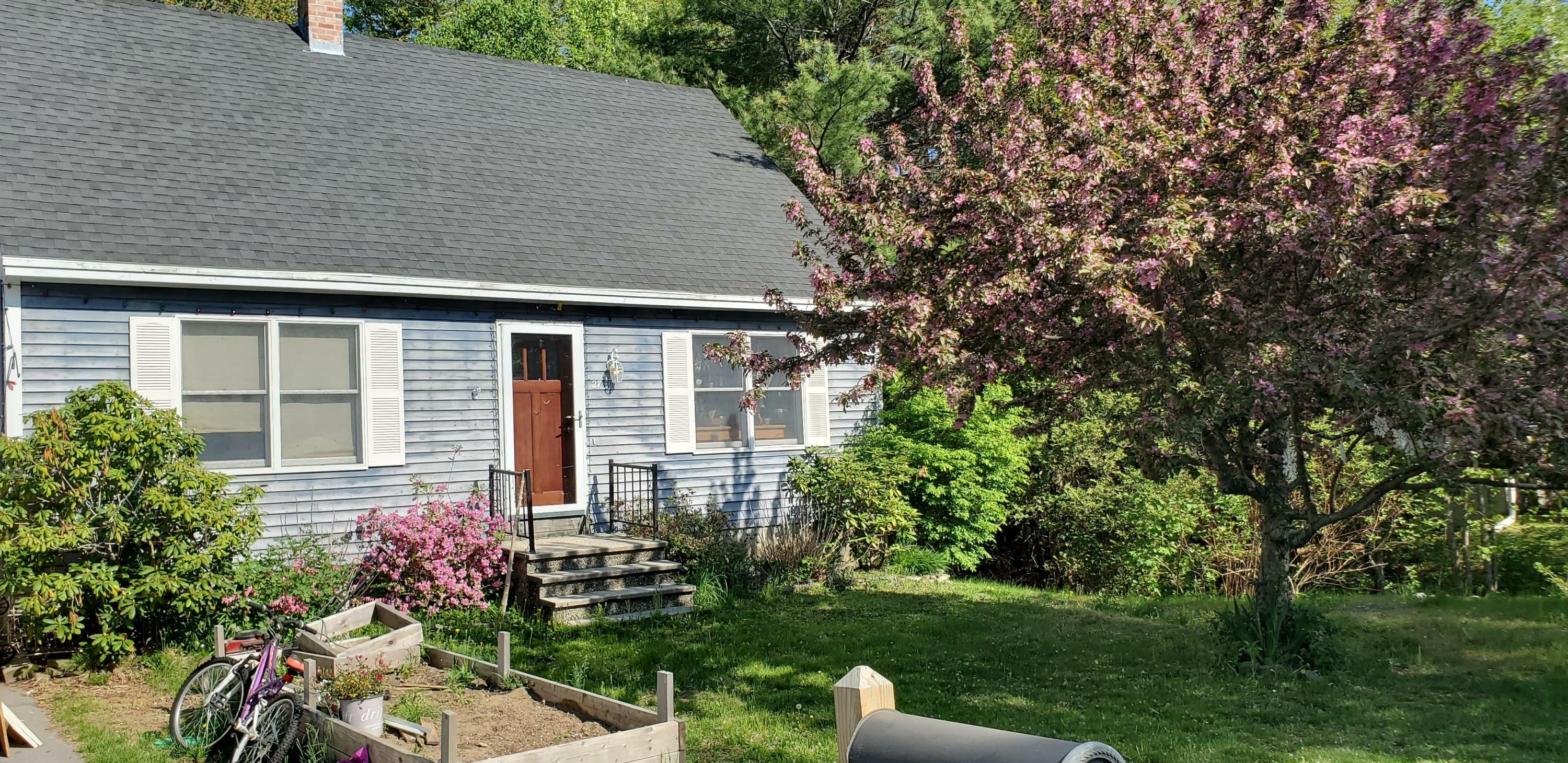 Property Photo:  27 Hanson Drive  ME 04086 
