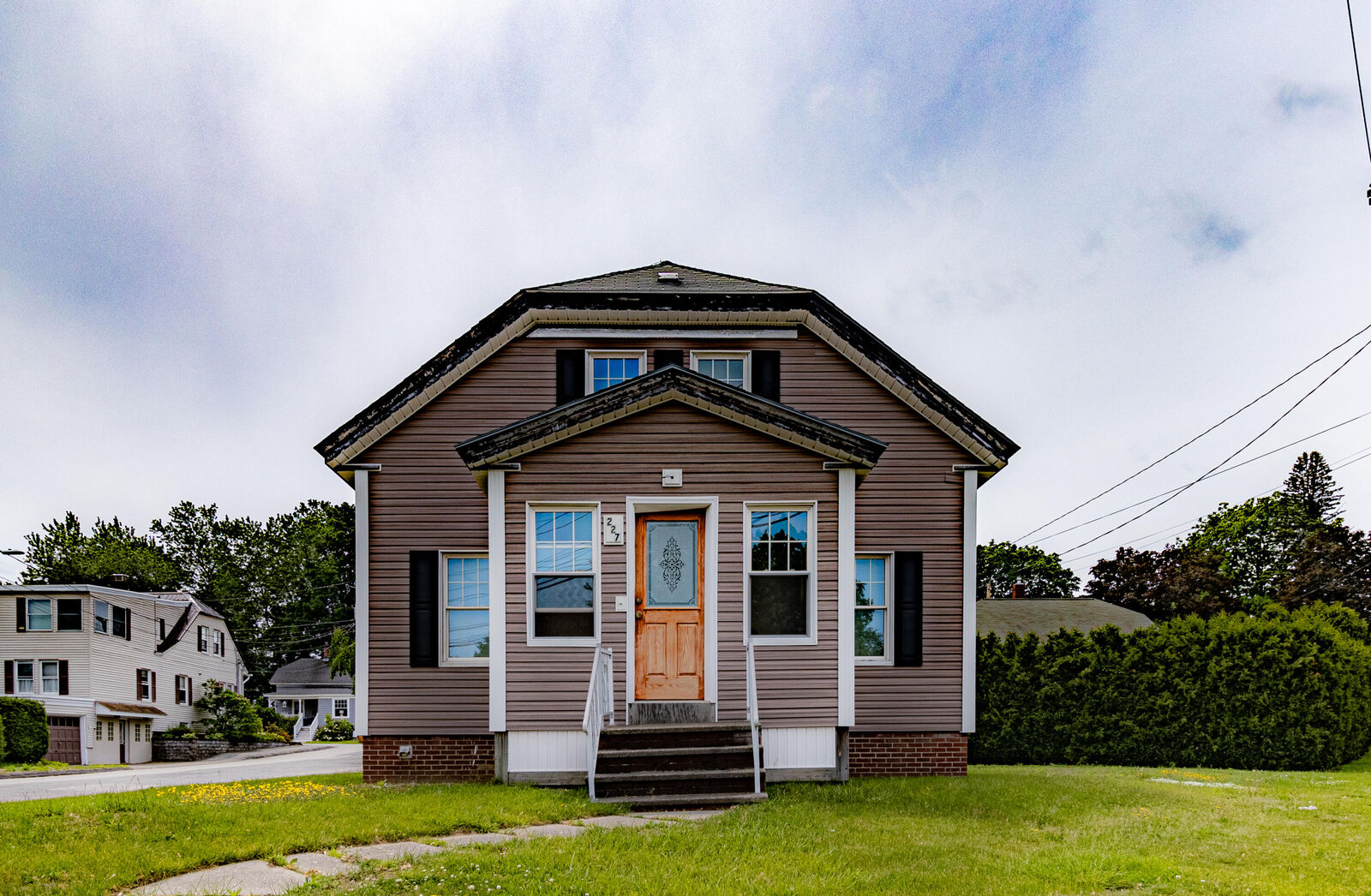 Property Photo:  227 Russell Street  ME 04240 