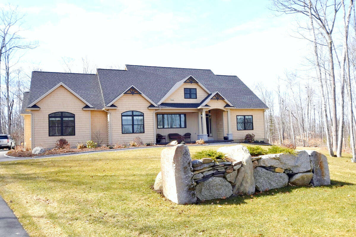 Property Photo:  668 Stone Farm Drive  ME 04401 