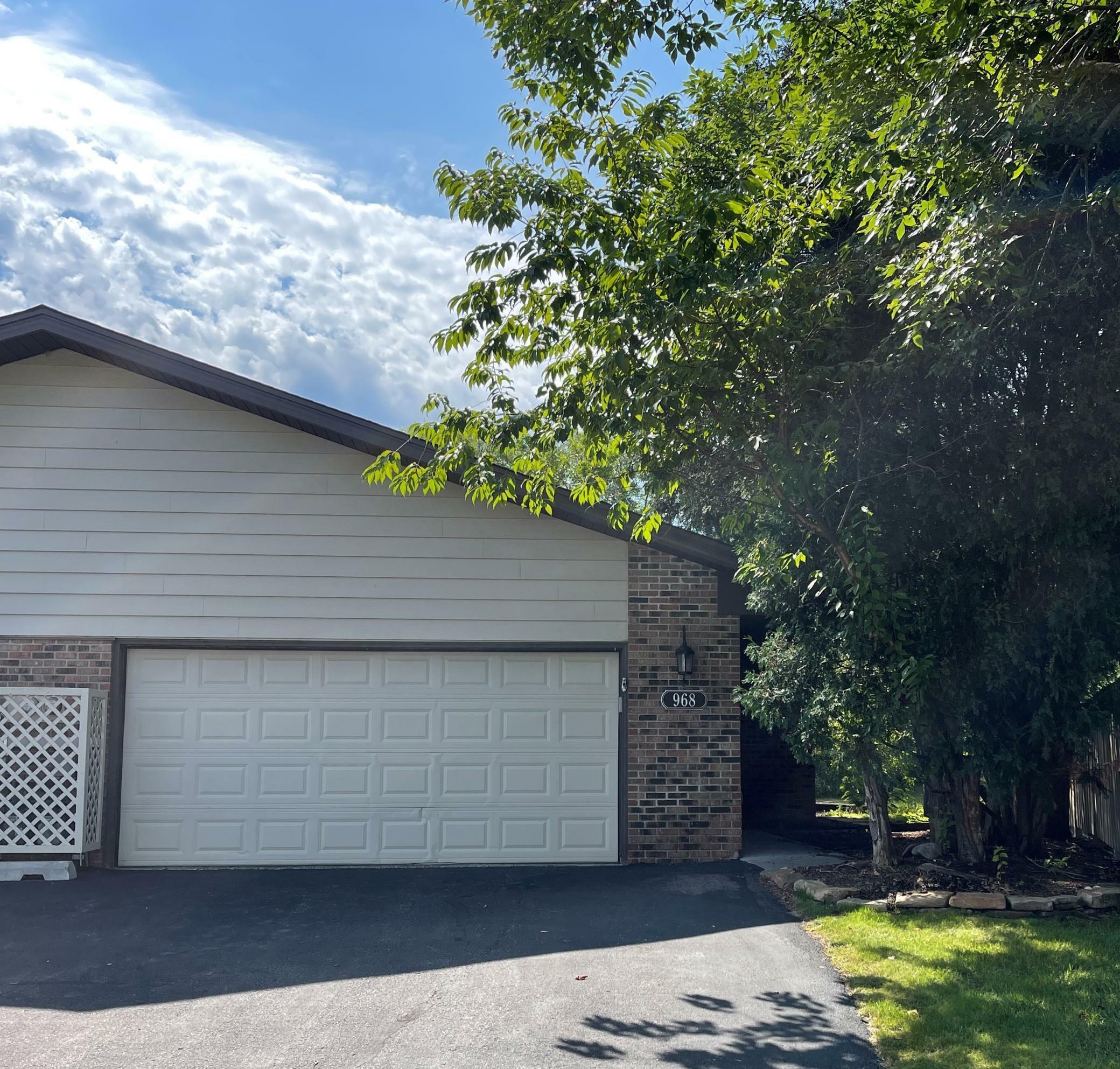 Property Photo:  968 Zanzibar Lane N  MN 55447 