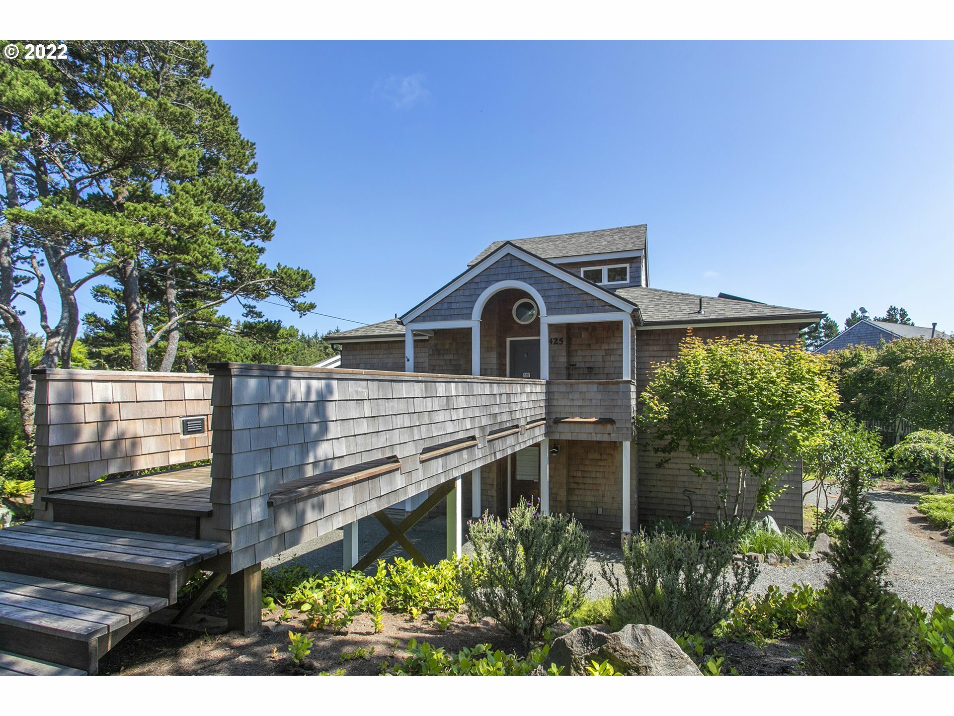 425 G St  Gearhart OR 97138 photo