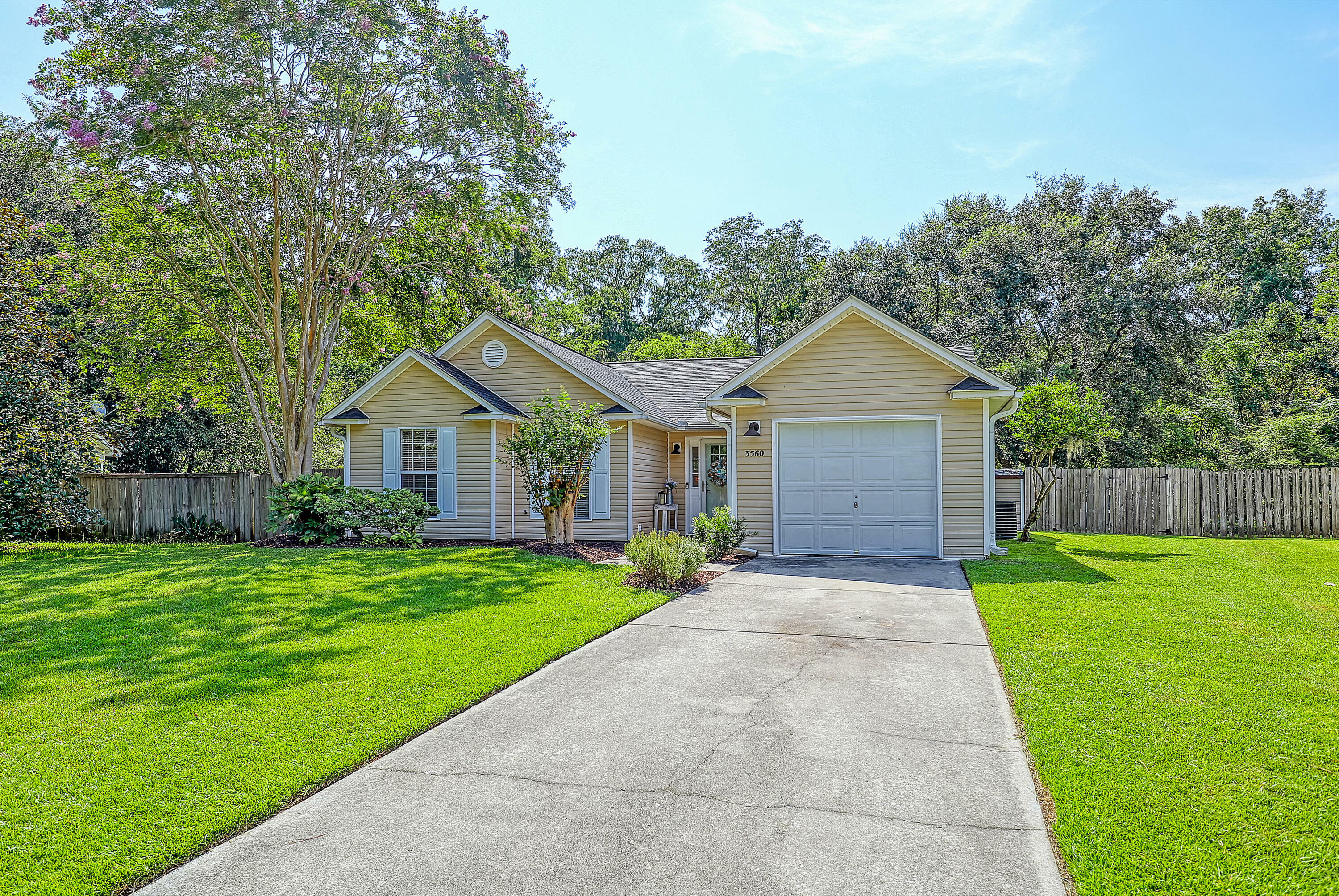 Property Photo:  3560 Hunters Oak Lane Lane  SC 29455 