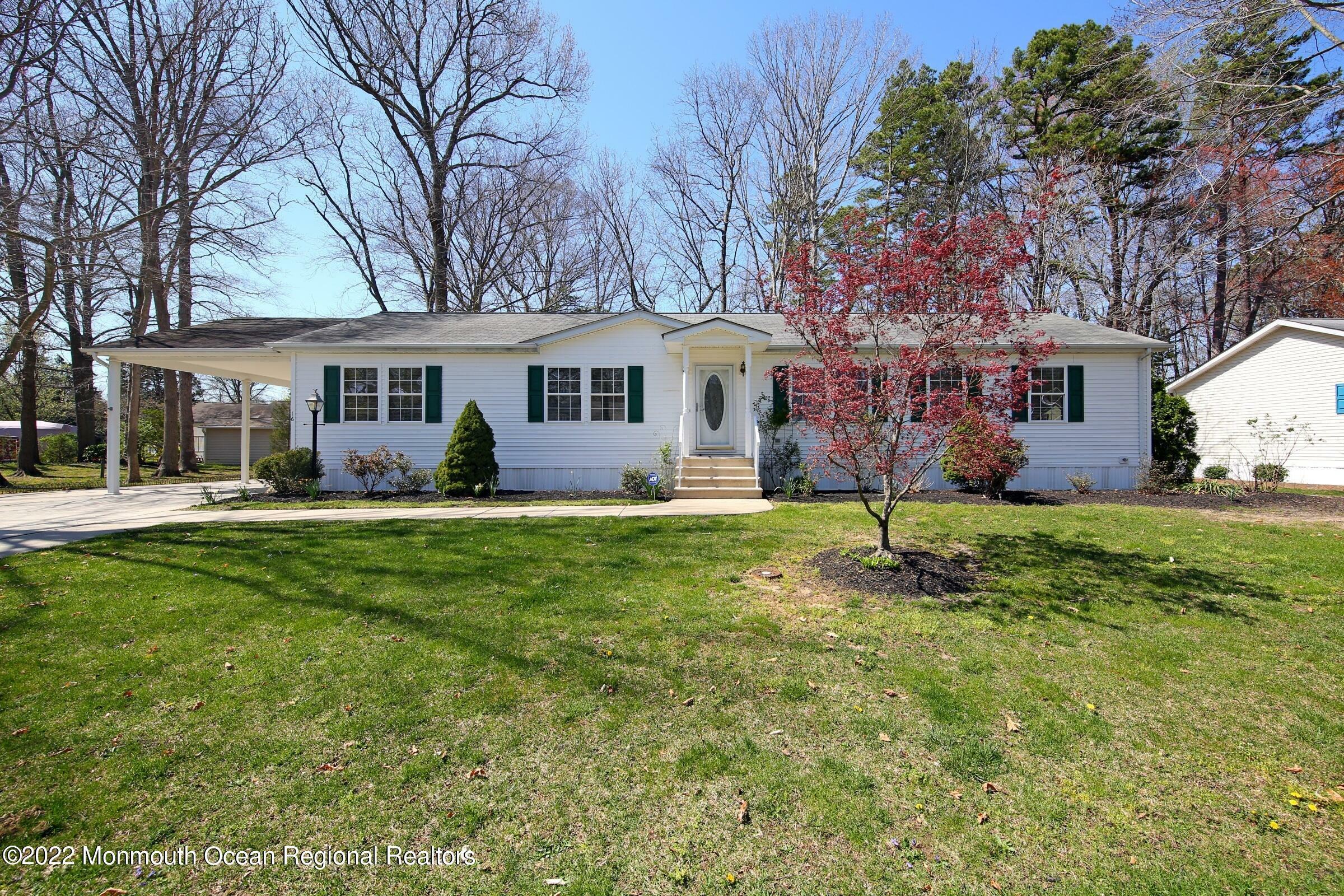 Property Photo:  16 Royal Oak Drive  NJ 08514 