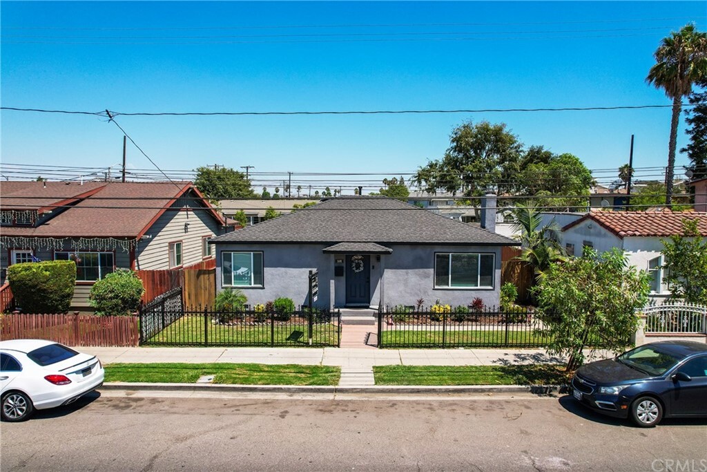 Property Photo: 1640 Magnolia Avenue CA 90813