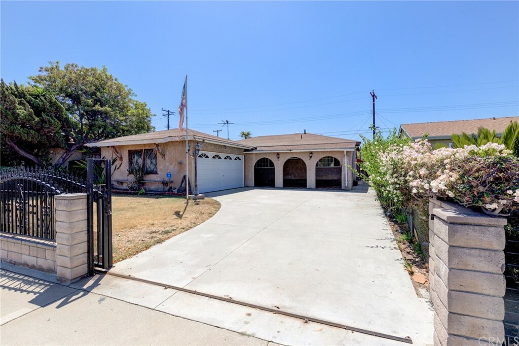 Property Photo:  844 E Realty Street  CA 90745 