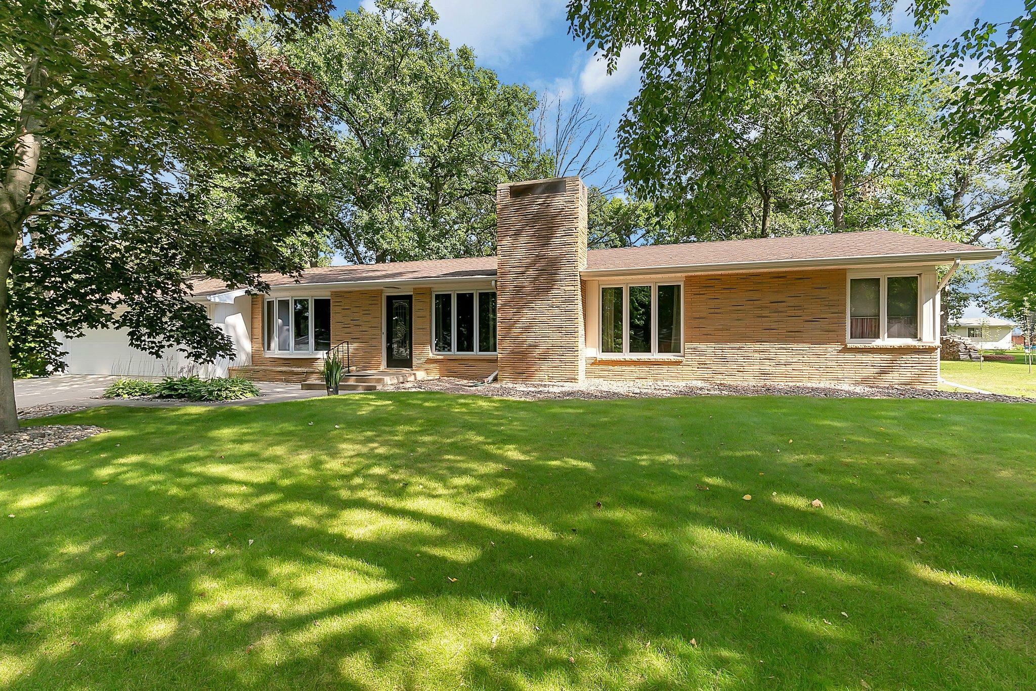 Property Photo:  906 Woodland Circle  MN 56347 