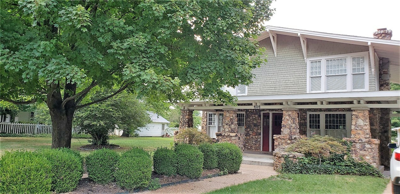 Property Photo:  606 W Central Avenue  AR 72712 