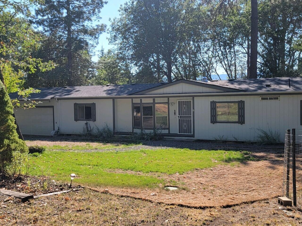 Property Photo: 561 Old Ferry Road OR 97539