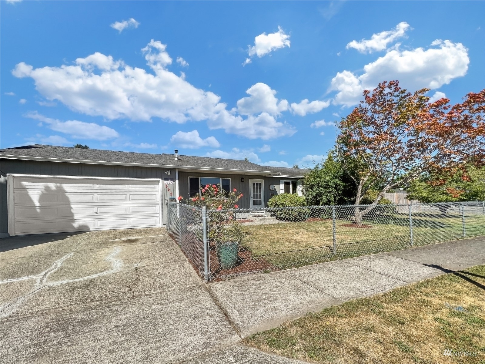 Property Photo:  522 Harmony Lane  WA 98022 