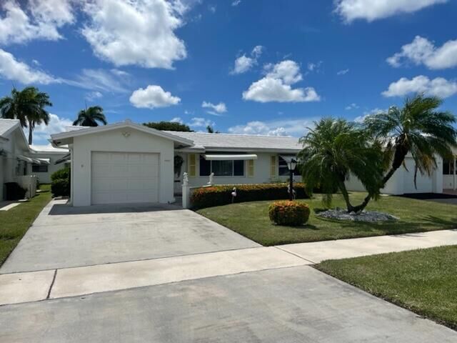 Property Photo:  1003 SW 18th Street  FL 33426 