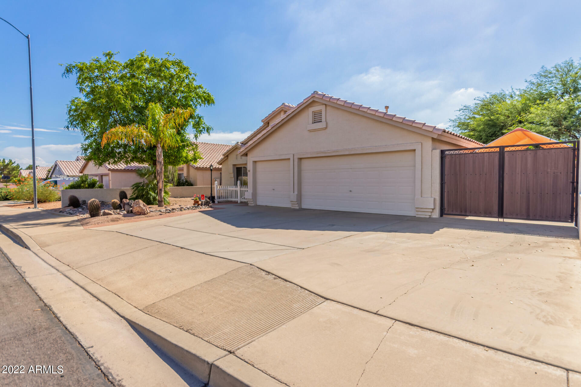 Property Photo:  566 N Palo Verde Street  AZ 85207 