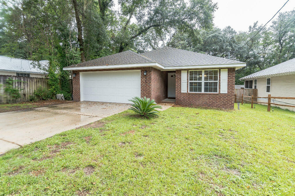 Property Photo:  605 32nd Street  FL 32578 