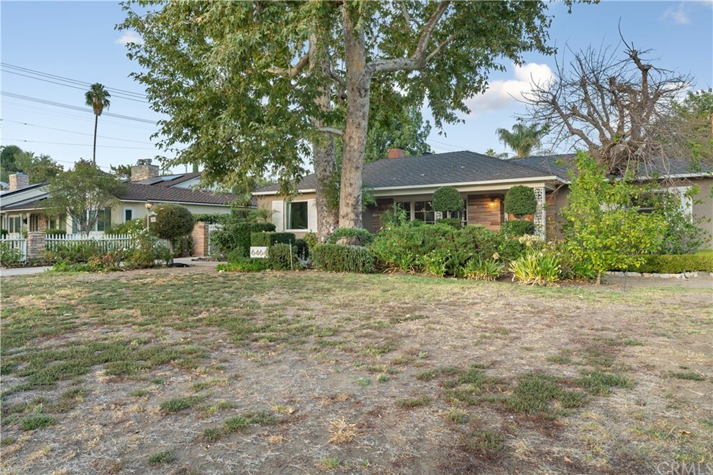 Property Photo: 6464 Langdon Avenue CA 91406