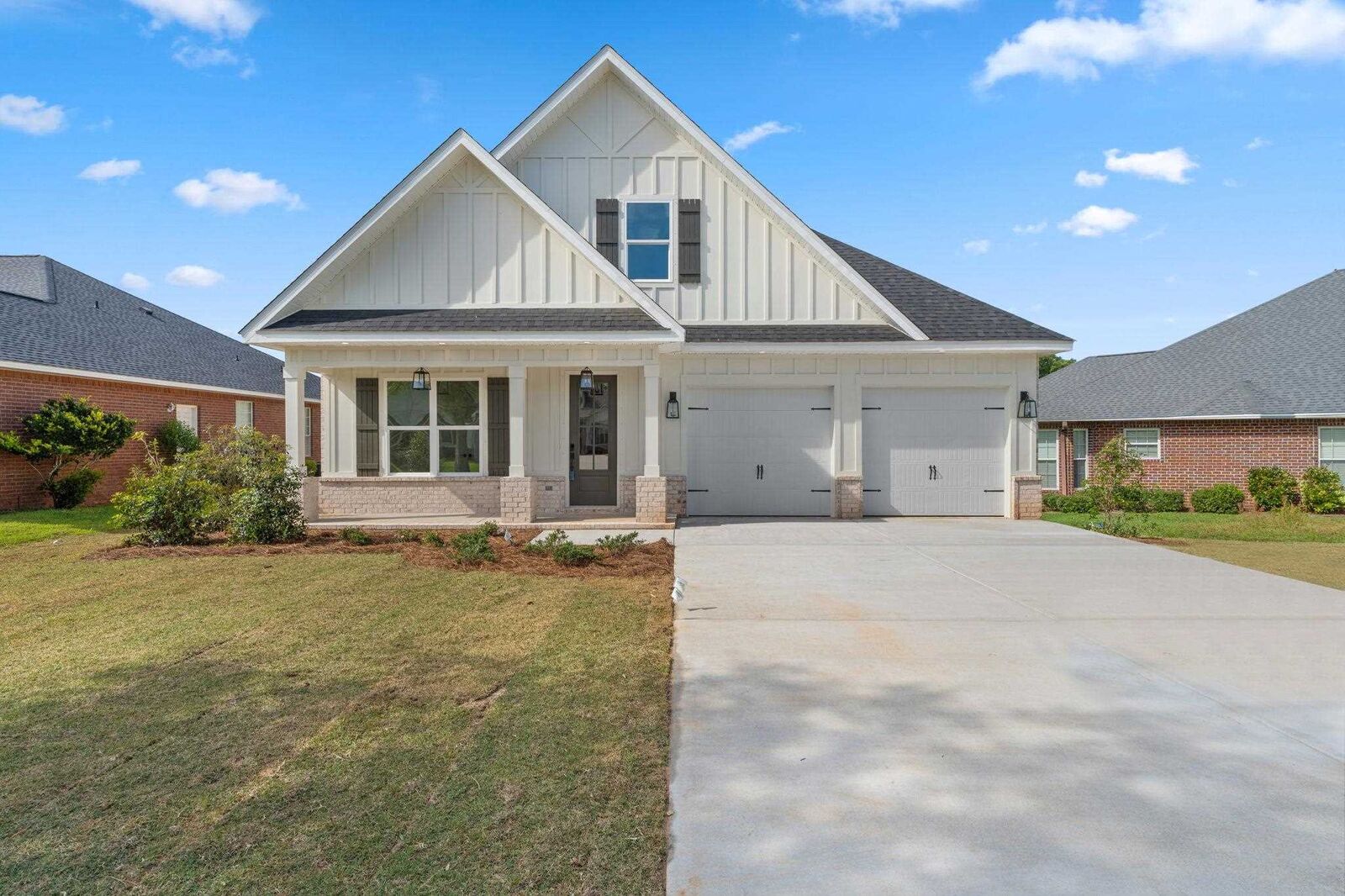 Property Photo: 5642 Dunbar Cir FL 32583