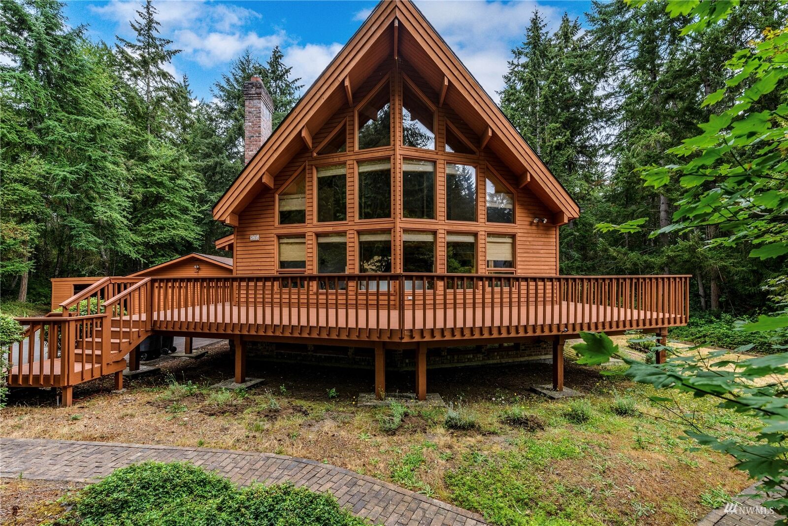 Property Photo:  835 Hyak Way  WA 98333 