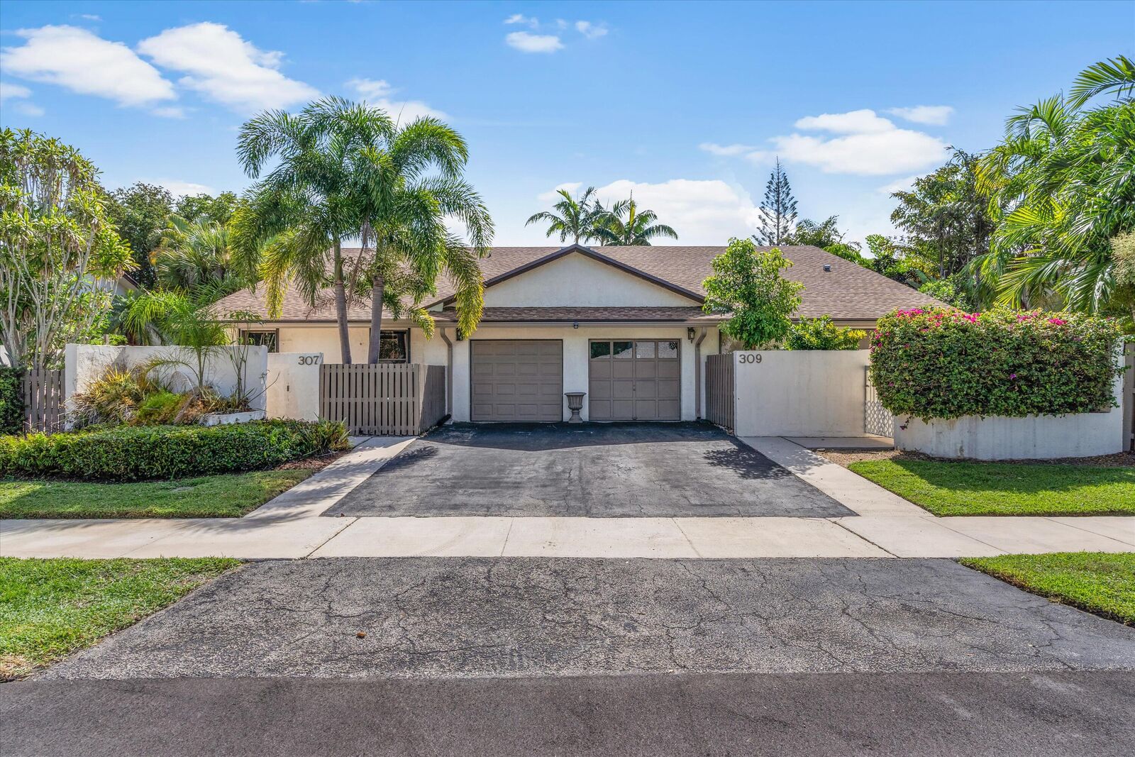 Property Photo:  307 SW 29th Avenue  FL 33445 