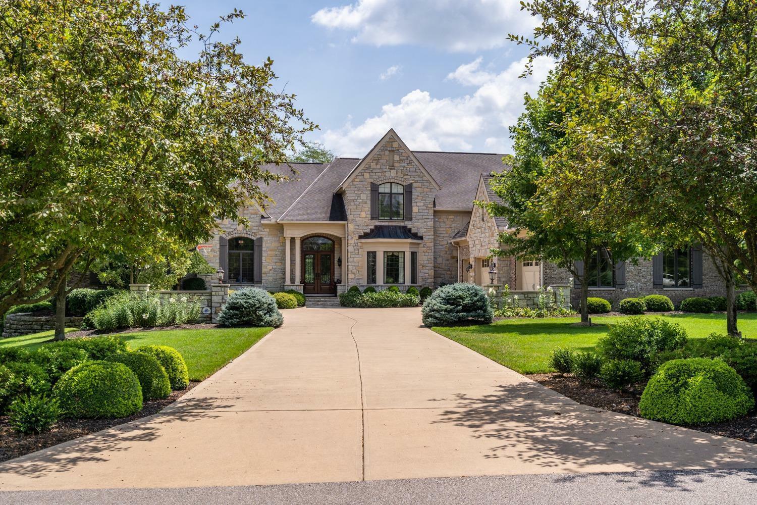 Property Photo: 14 Beaufort Hunt Ln OH 45242