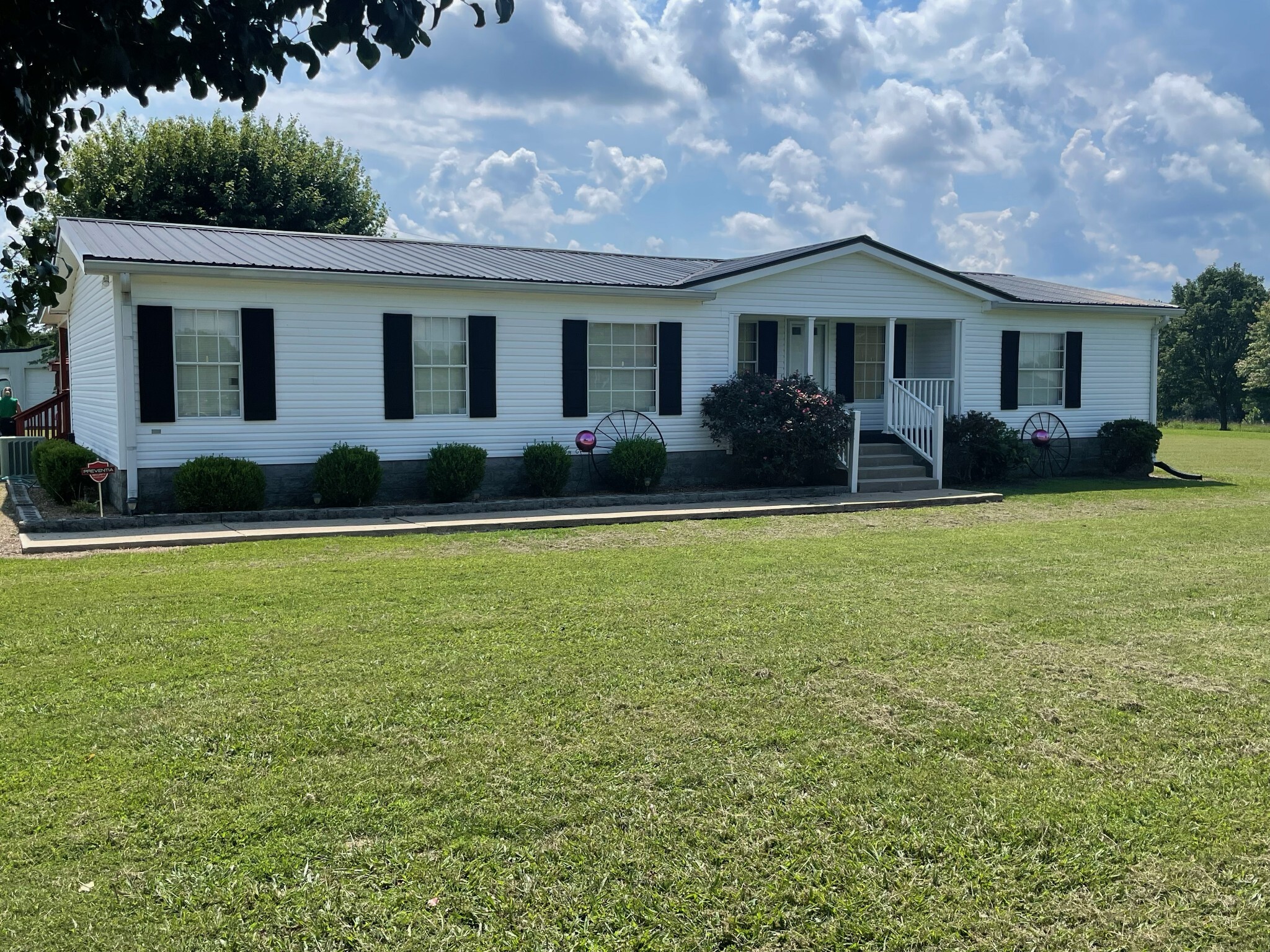 Property Photo: 452 Chaffin Rd TN 37083