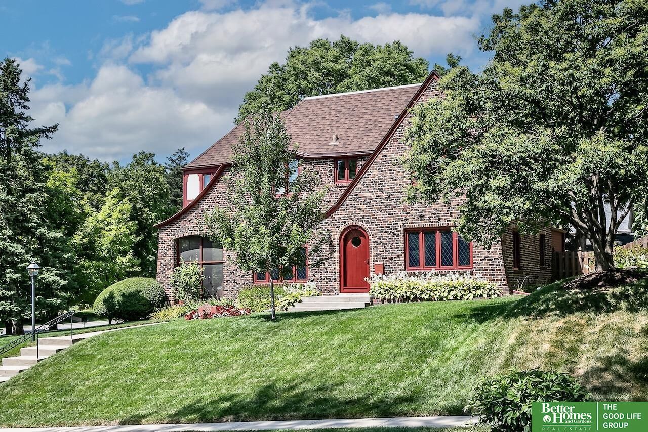 Property Photo:  5122 Nicholas  NE 68132 