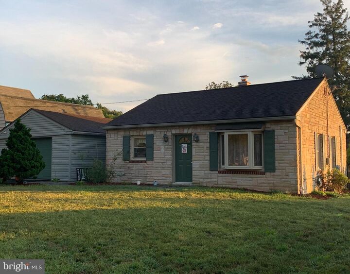 408 Elwyn Terrace  Manheim PA 17545 photo