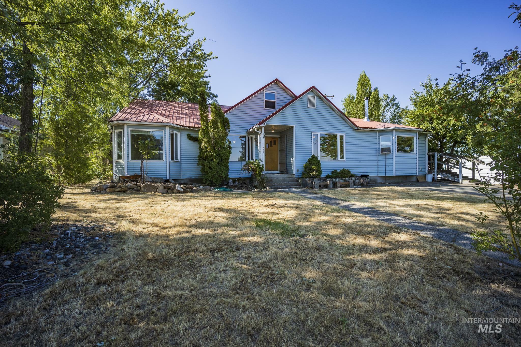 Property Photo:  808 Lake St.  ID 83530 