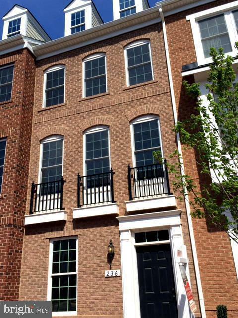 Property Photo: 236 Crescent Station Terrace SE VA 20175