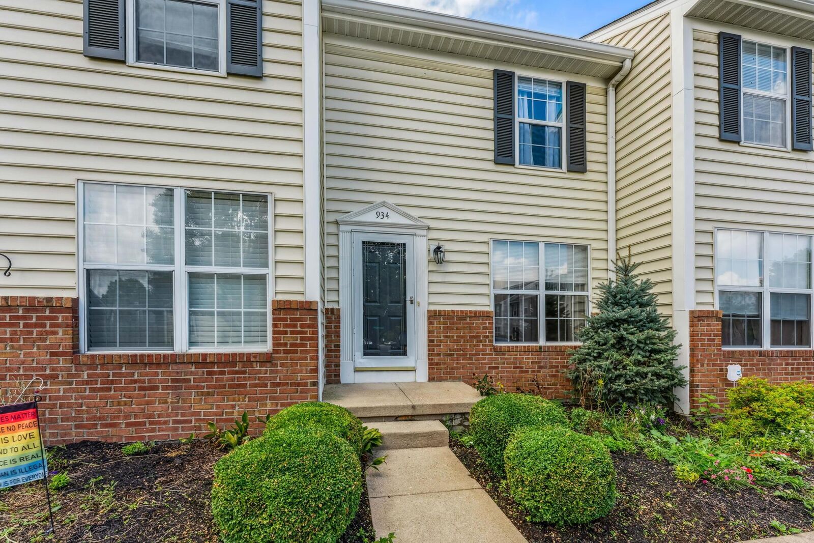 Property Photo:  934 Charleston Way Drive  OH 43081 