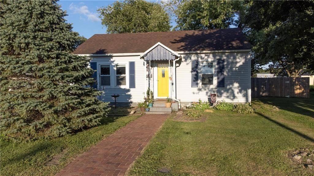 Property Photo:  323 S Arcola Street   61910 