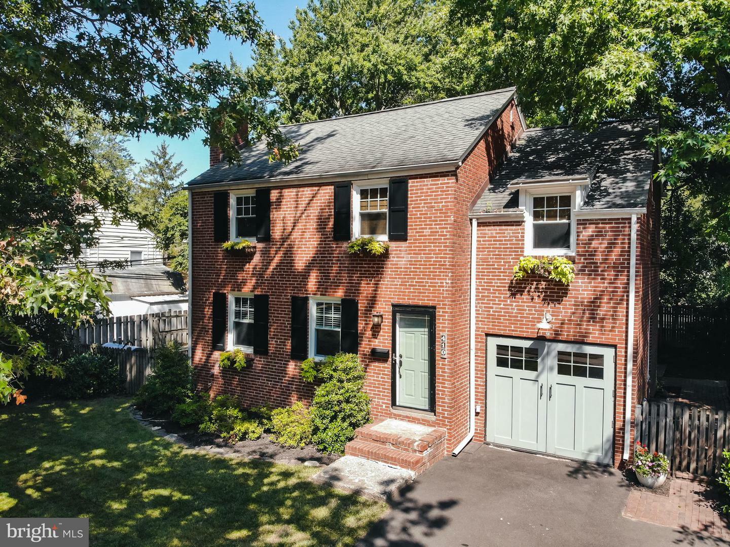 Property Photo:  410 W Palmer Street  PA 19067 