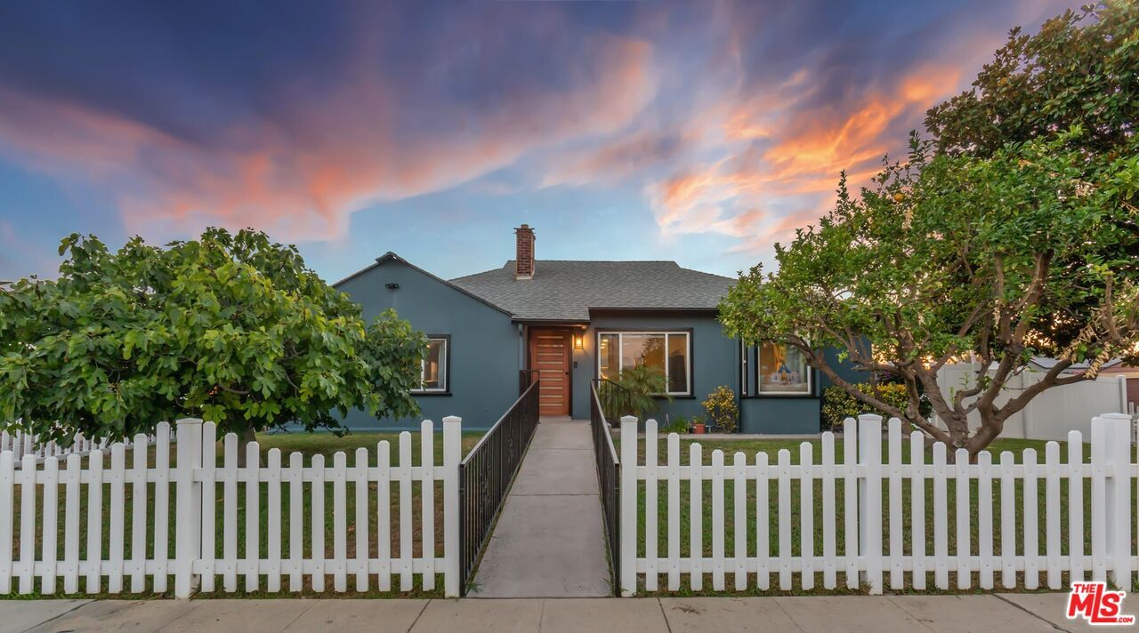 Property Photo:  5451   Clybourn Ave  CA 91601 