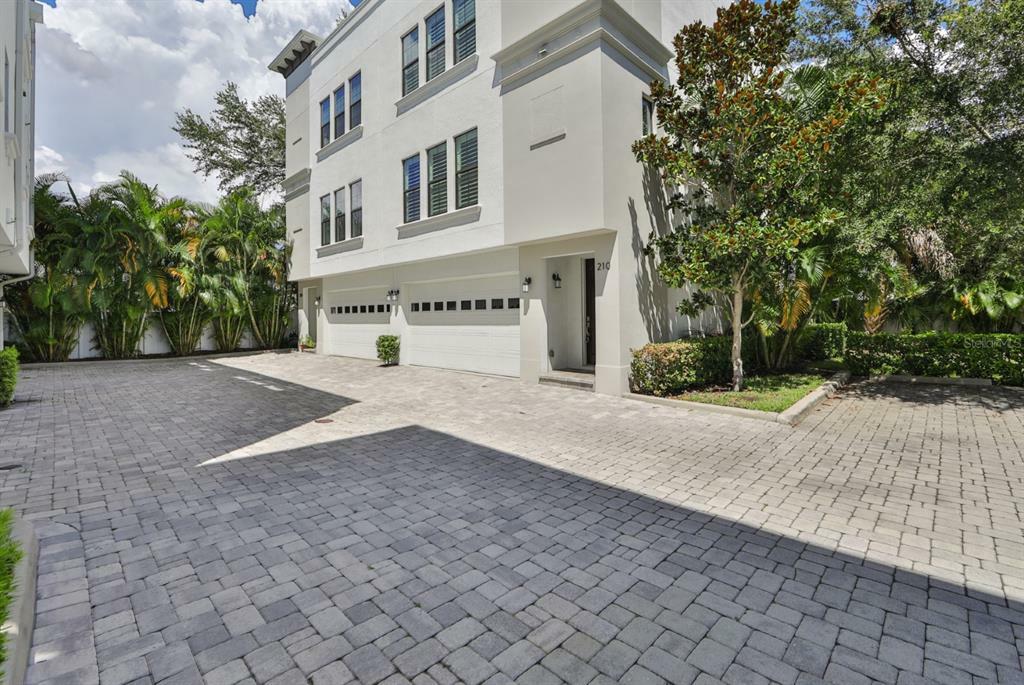 Property Photo:  210 S Audubon Avenue  FL 33609 