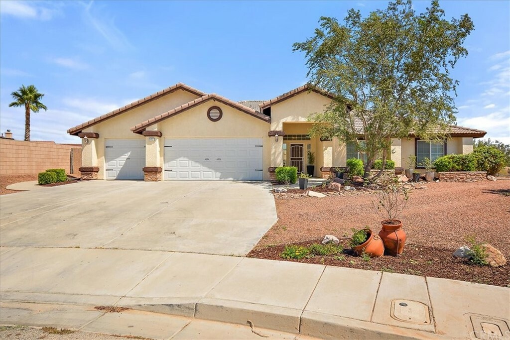 Property Photo:  15452 Dakota Court  CA 92345 