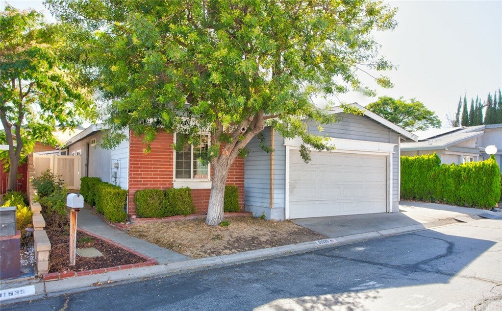 Property Photo:  31939 Cinnabar Lane  CA 91384 