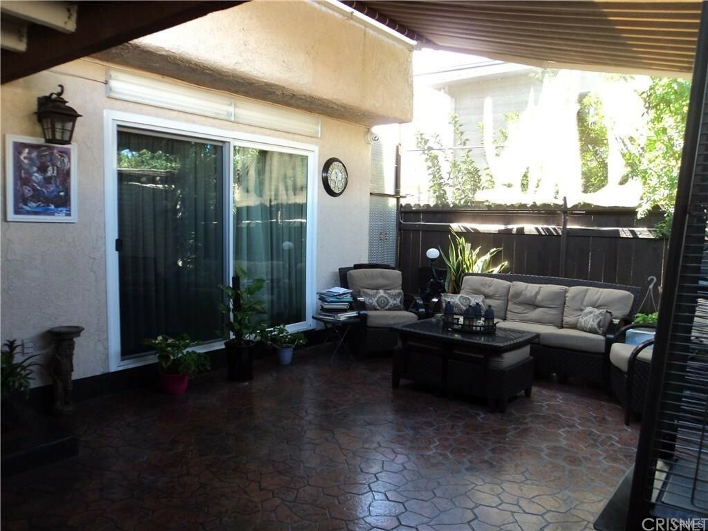 Property Photo:  806 E Acacia Avenue F  CA 91205 