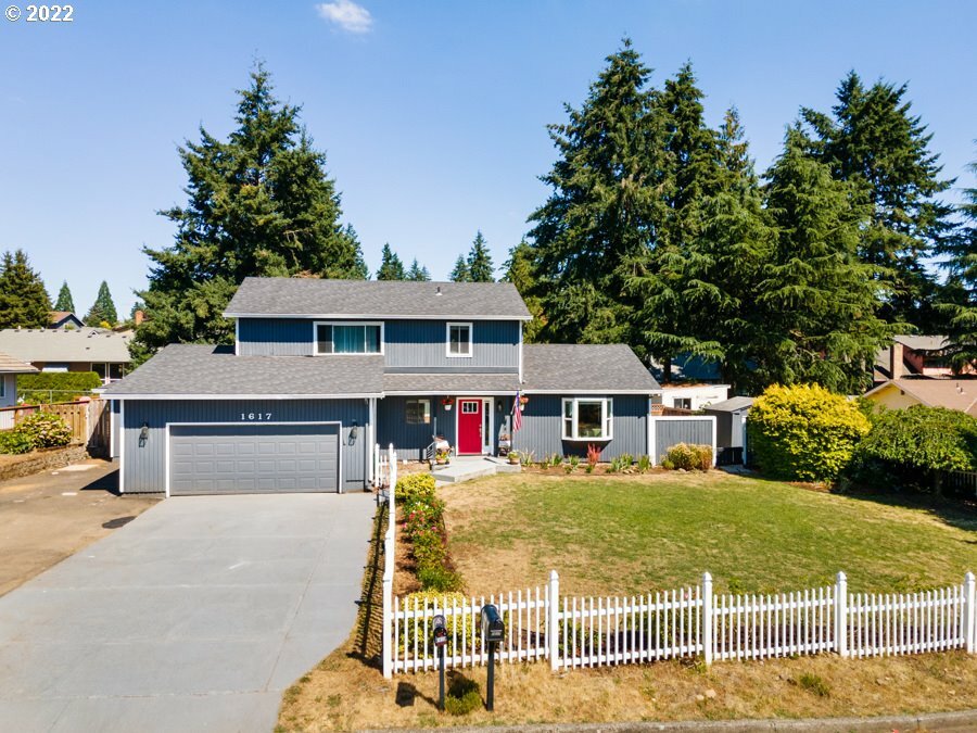 Property Photo:  1617 SE 119th Ave  WA 98683 