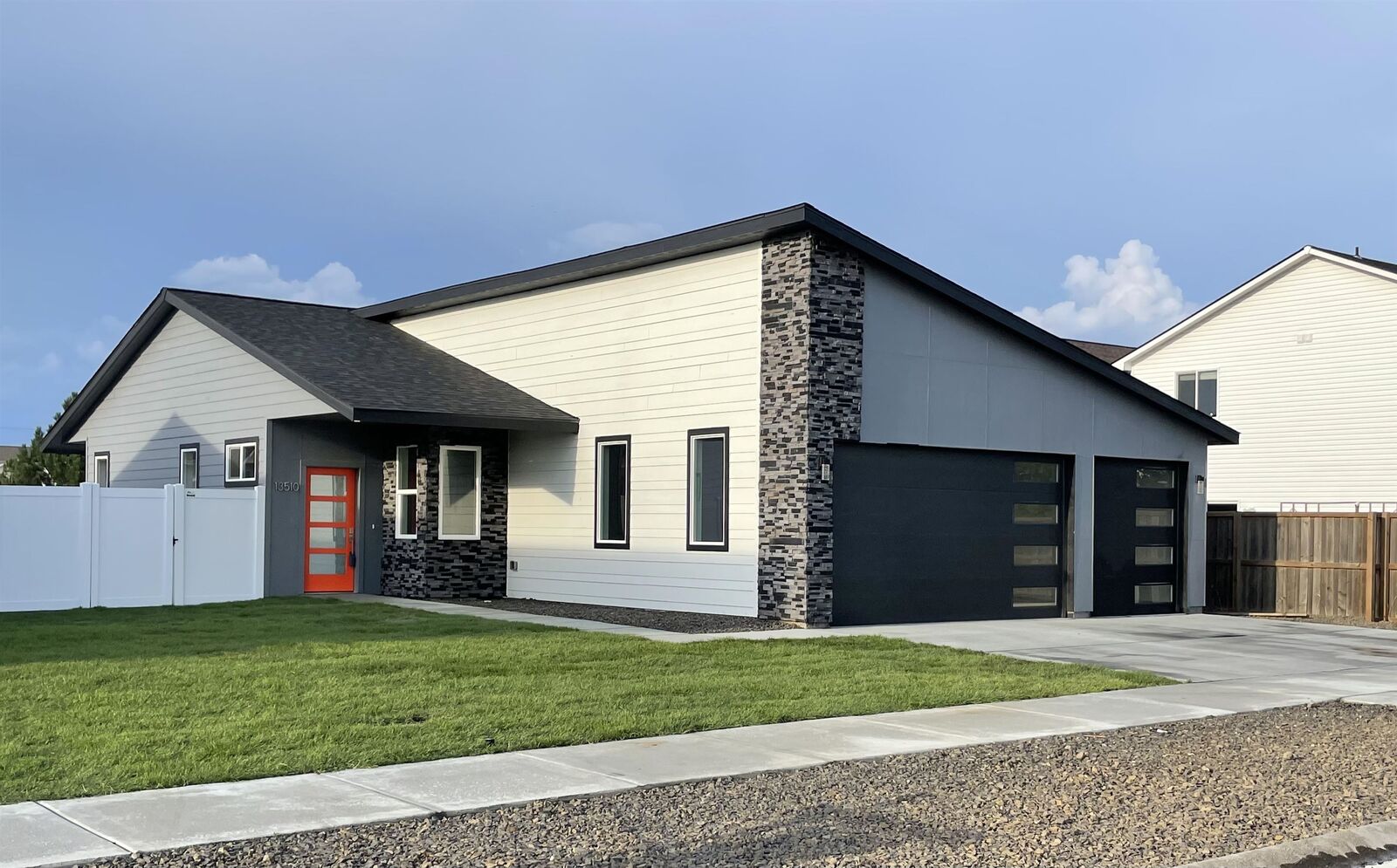 Property Photo:  13510 W 8th Ct  WA 99001 