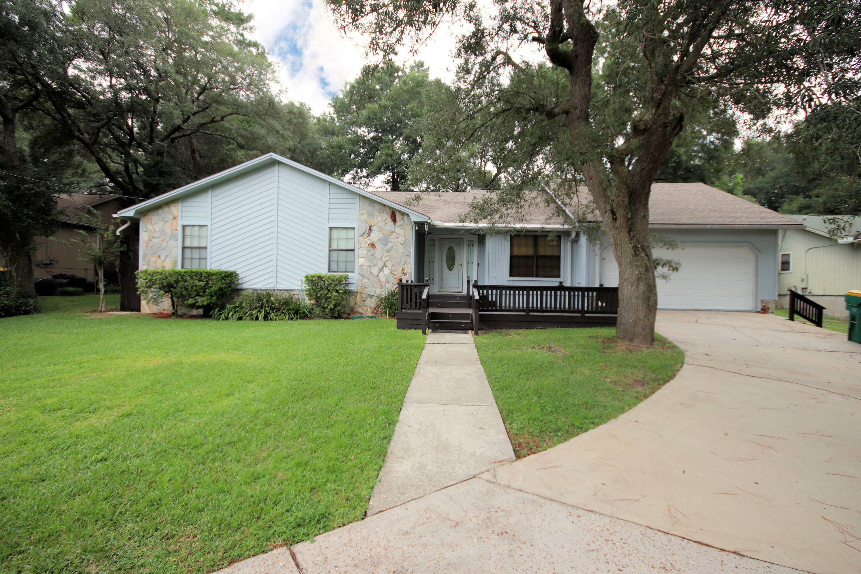 Property Photo:  315 Riley Road  FL 32578 