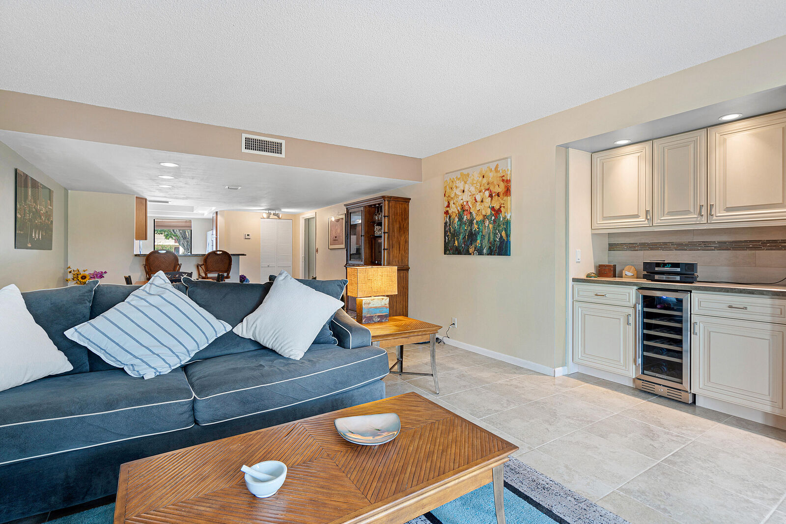 Property Photo:  1731 Presidential Way C-104  FL 33401 