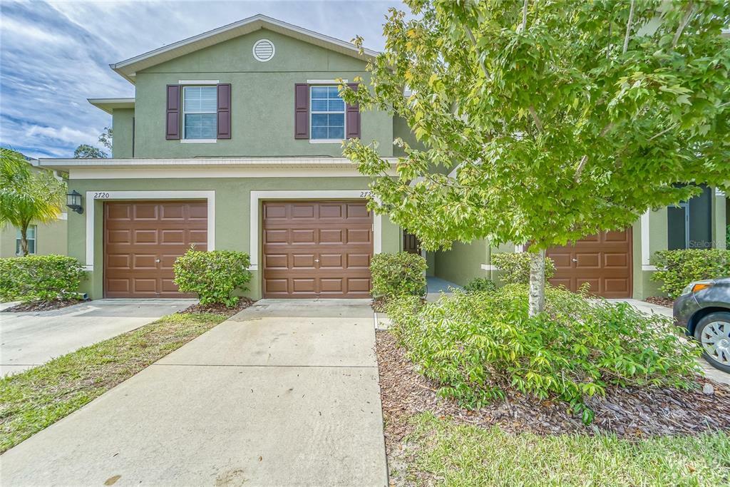 Property Photo:  2722 Hampton Green Lane  FL 33511 