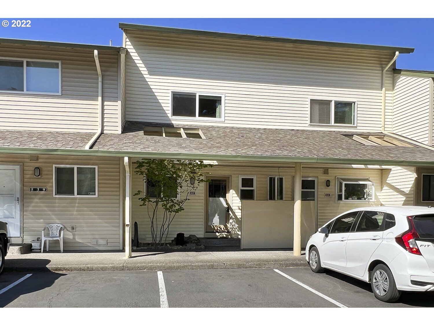 Property Photo: 537 N Hayden Bay Dr 32 OR 97217