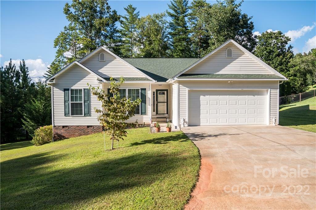 Property Photo: 225 Forest Glen Way NC 28655