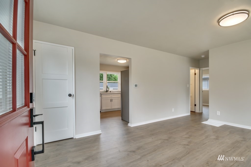 Property Photo:  925 Edmonds Avenue NE  WA 98056 